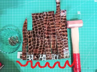 革や合皮のはぎれ活用方法 カシメ打ちのスマホケースの作り方 ハンドメイドレシピ 洋裁ブログfoppish Forest